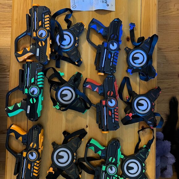 🎯 ArmoGear Laser Battle Set – 6-Player Infrared Laser Tag System - Picture 1 of 6